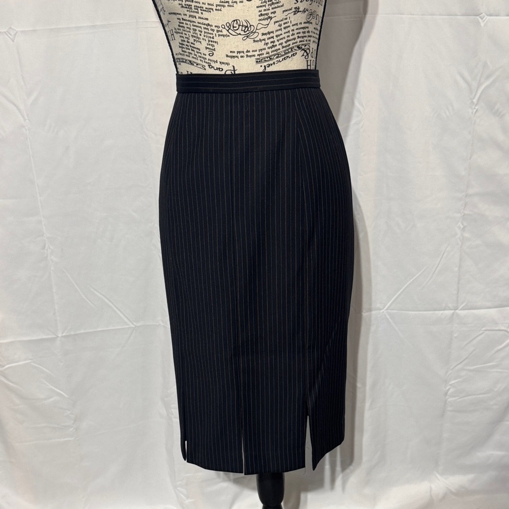 💜 2/$15 💜 Larry Levine Black Pinstripe Pencil Skirt
